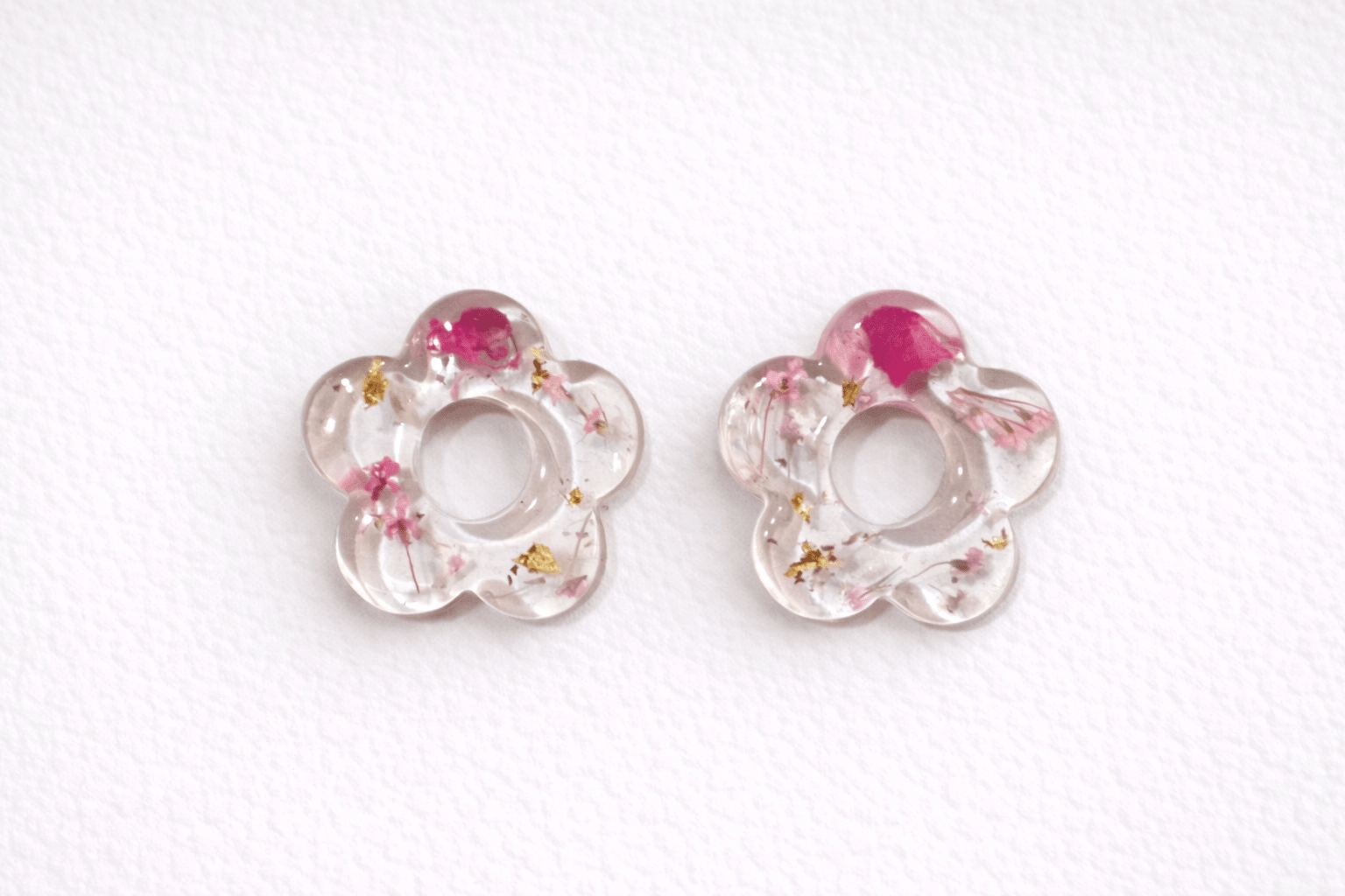 Pampilles fleurs séchées fuchsia rose - Boucles d'oreilles interchangeables résine fait main France