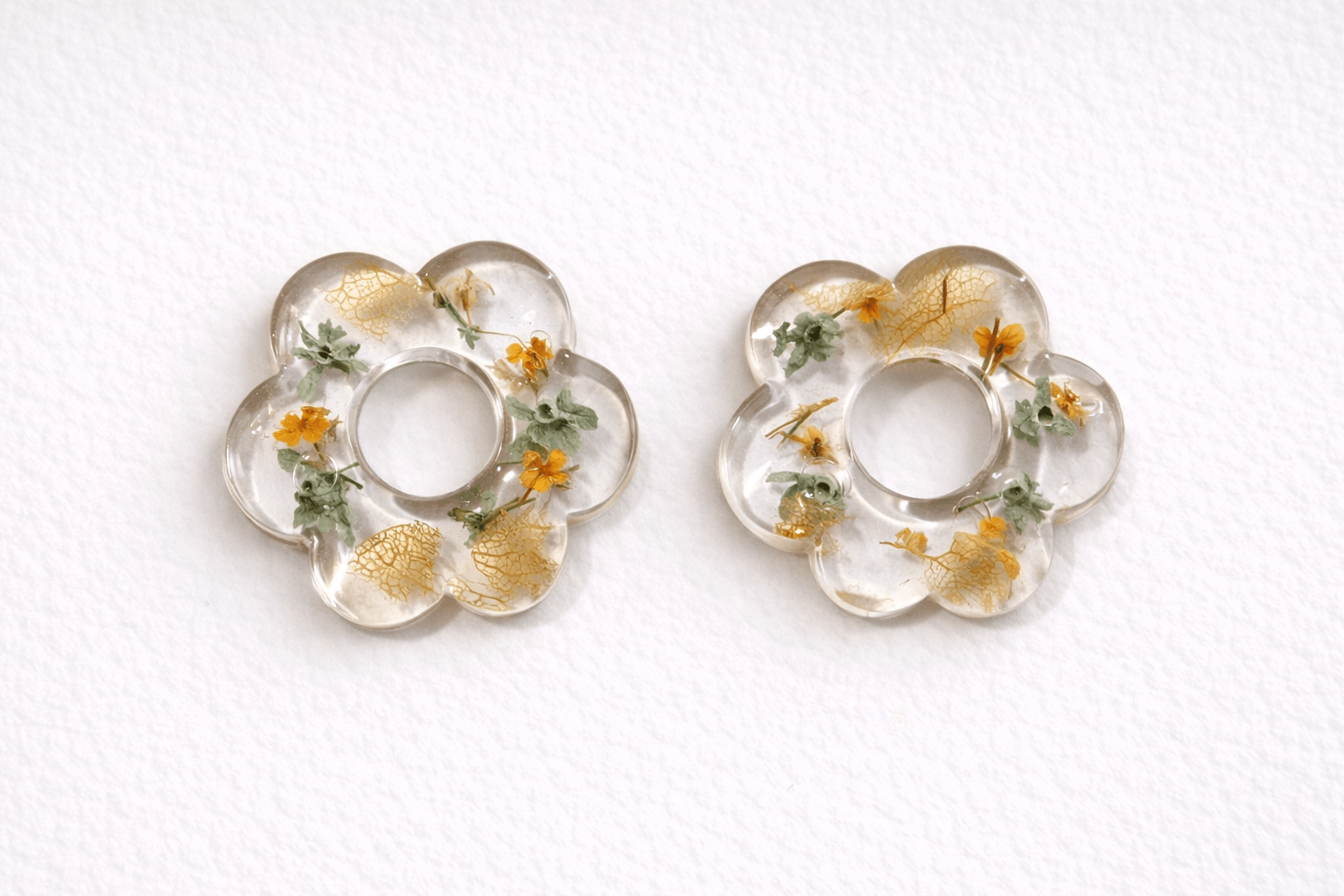 Pampilles fleurs séchées vert sauge orange - Boucles d'oreilles interchangeables résine fait main France